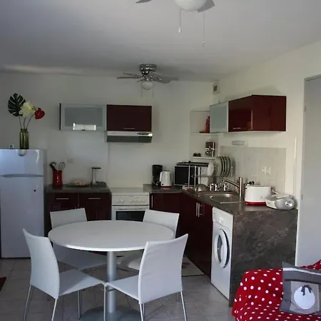 à Deux Pas De La Cité Médiévale Dans Résidence Très Calme