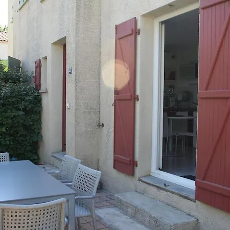 A Deux Pas De La Cite Medievale Dans Tres Calme
