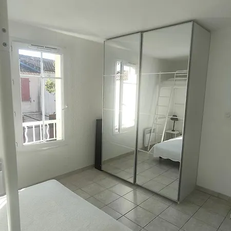 Casa de Férias à Deux Pas De La Cité Médiévale Dans Résidence Très Calme *