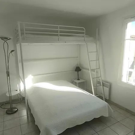 Holiday home A Deux Pas De La Cite Medievale Dans Tres Calme