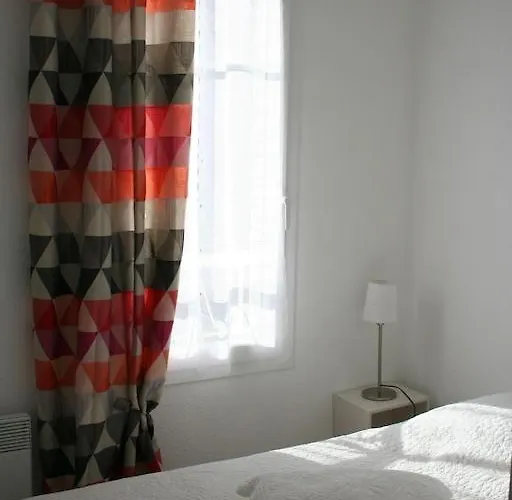 à Deux Pas De La Cité Médiévale Dans Résidence Très Calme Casa de Férias *